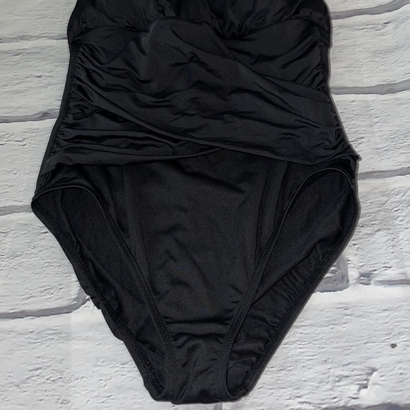 La Blanca black swimsuit. Classic halter style with slimming midsection. Sz 10 - Picture 3 of 5